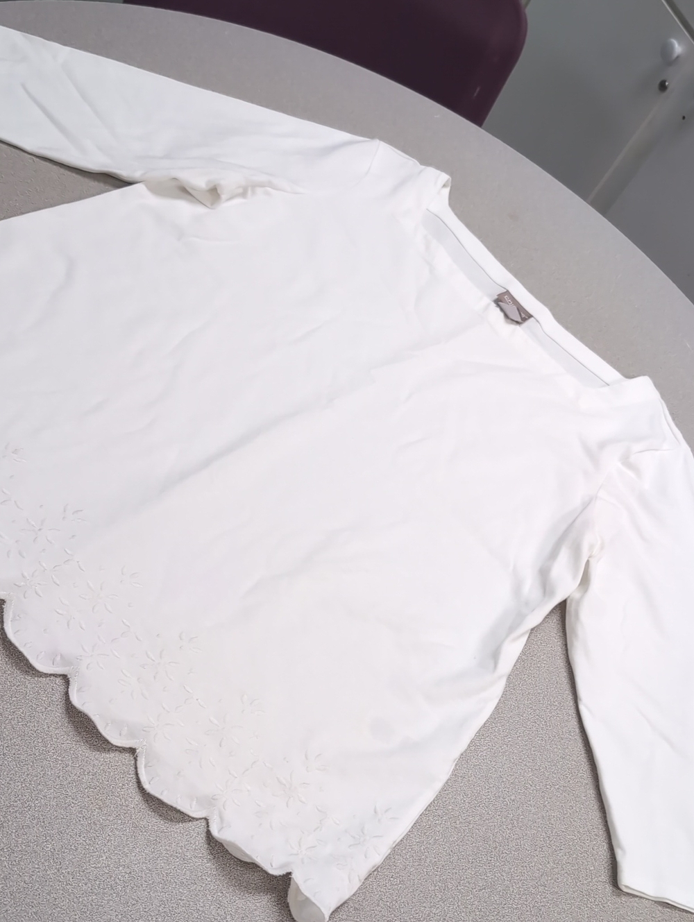 Chico's White Scalloped Hem Long Sleeve Tunic